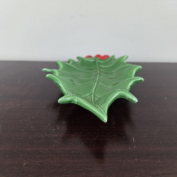 Ceramic Holly Leaf Christmas Dish With Berries Vintage Christmas Green & Red 70s - Picture 5 of 9